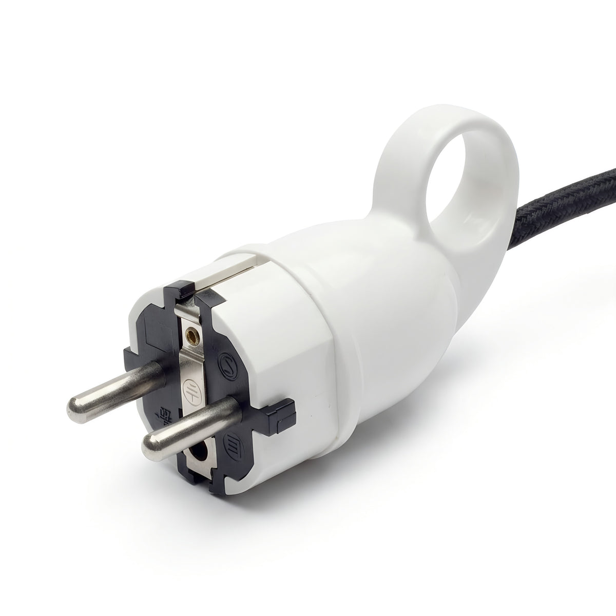 Clavija macho Schuko con anilla extractora — Blanco