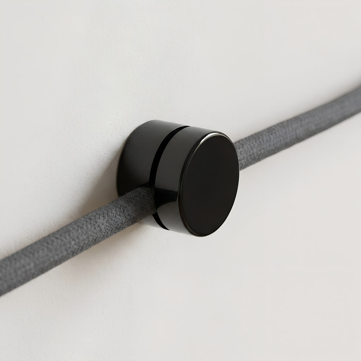 Pasacables de pared universal para cable textil — Negro