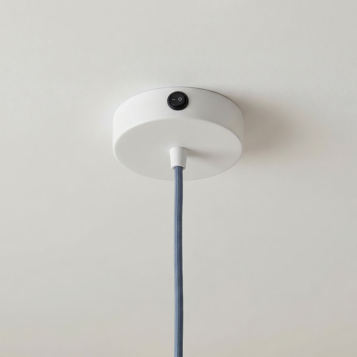 Mini florón cilíndrico de metal con interruptor, Ø 83 mm — Blanco mate