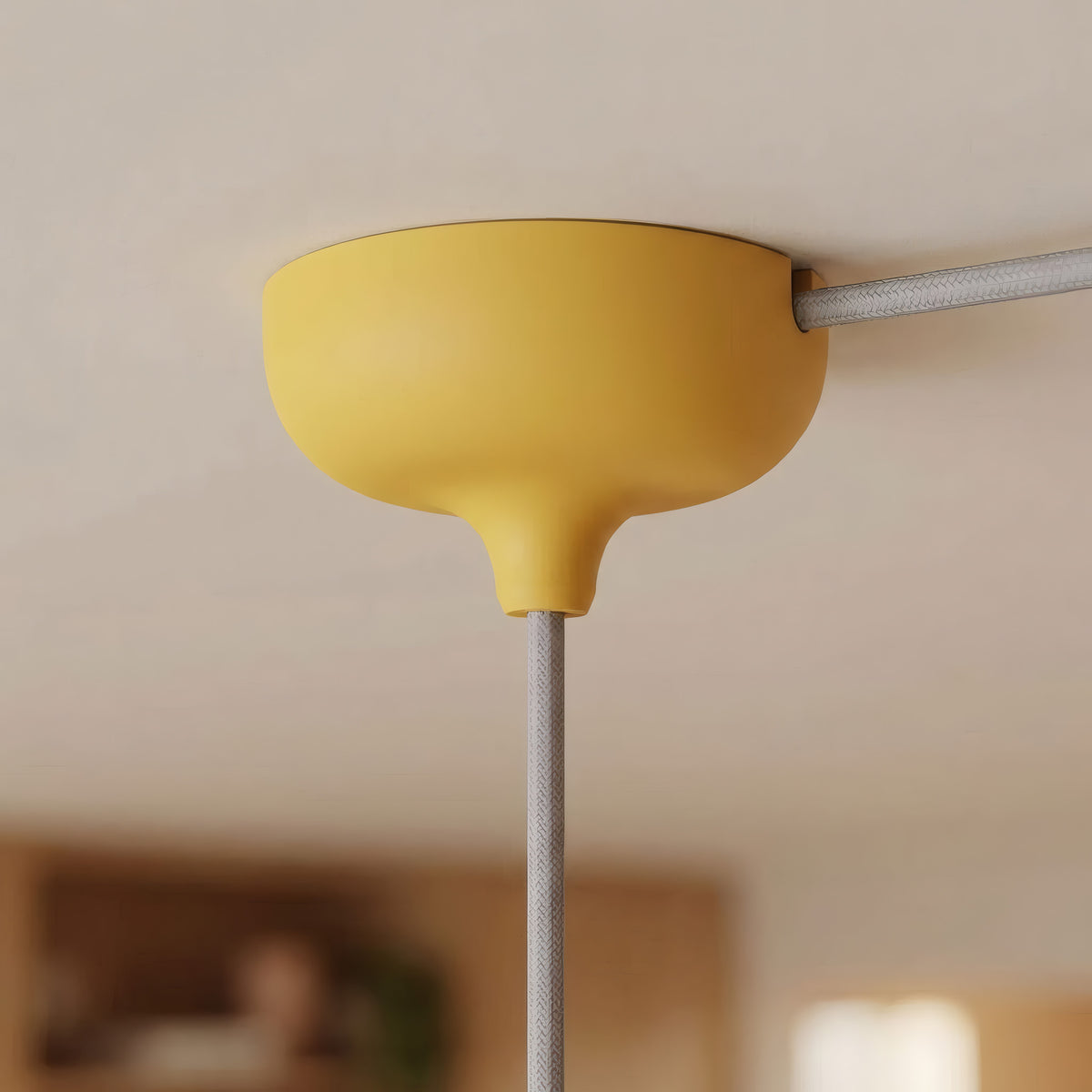 Florón de silicona Ø 88 mm, orificio central, salida lateral — Amarillo