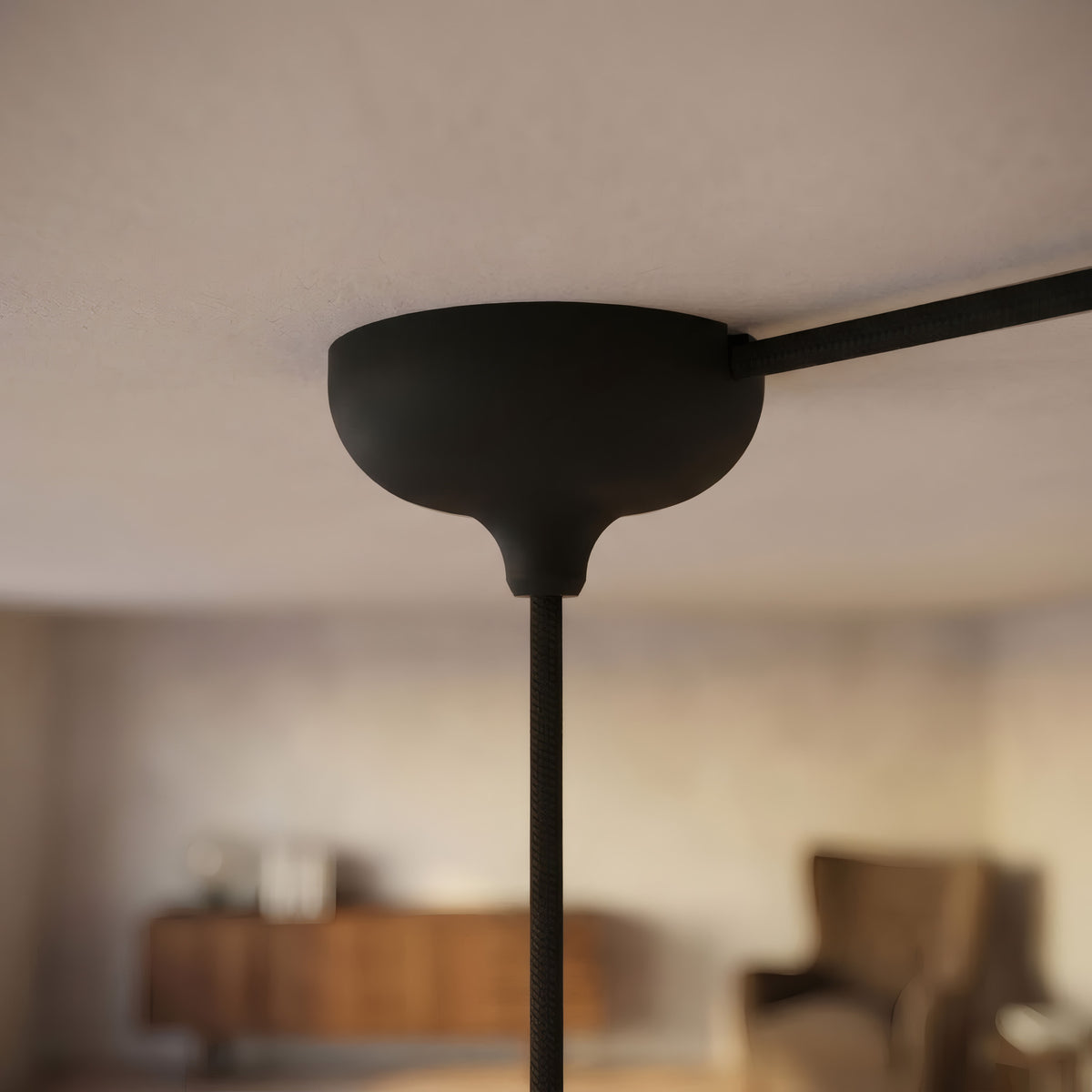 Florón de silicona Ø 88 mm, orificio central, salida lateral — Negro