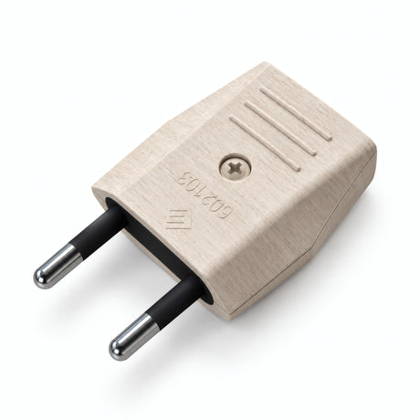 Clavija europea de 2 polos con salida de cable axial — Efecto madera