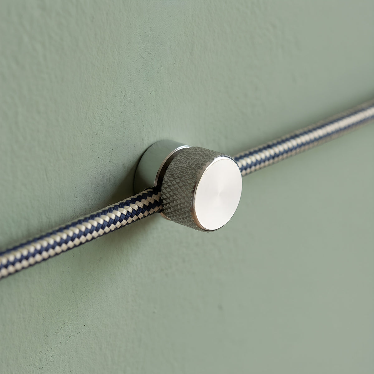 Pasacables de pared de metal para cable textil — Cromado