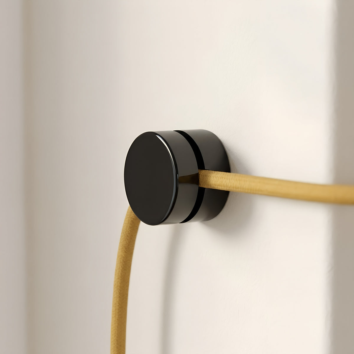 Pasacables de pared universal para cable textil — Negro