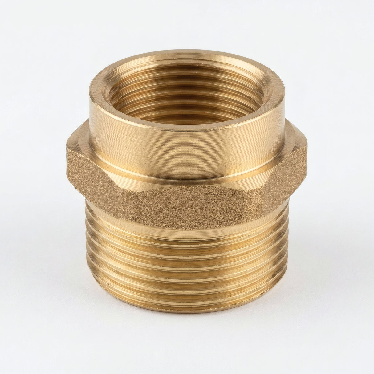 Nipple reductor M/H de latón - foto de producto sobre fondo blanco 7