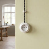 Toma de pared de porcelana — Francesa 2P+T 16 A / Blanco