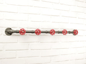 Portemanteaux mur en fonte avec 5 vannes rouges